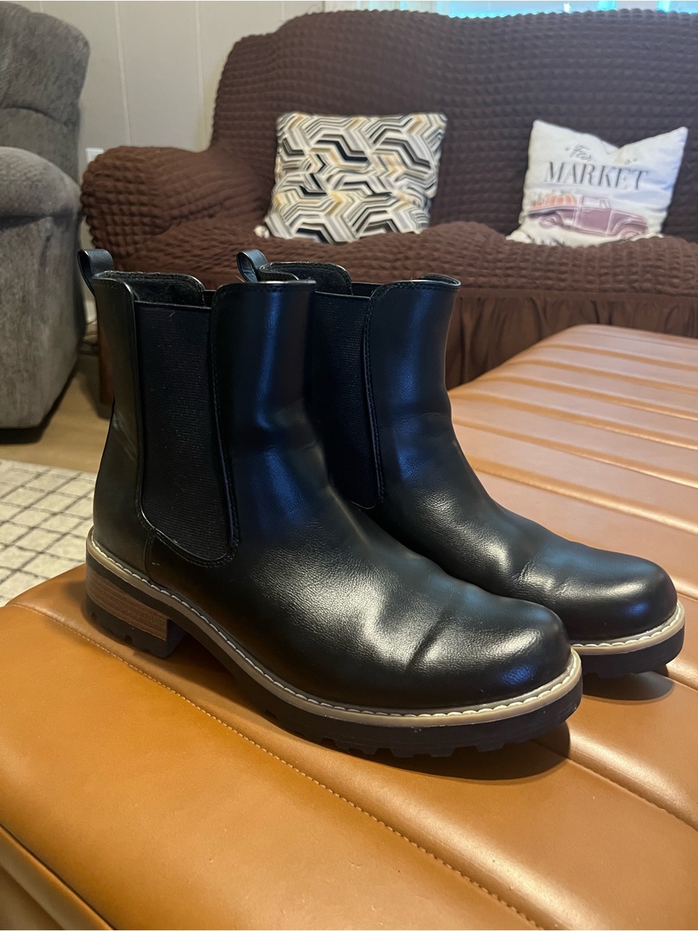 Universal Thread Black Chelsea Ankle Booties